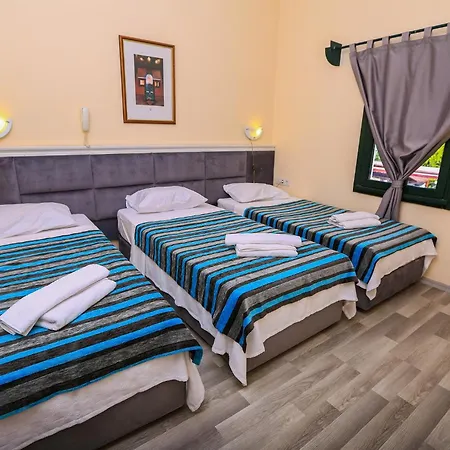 Bleu Nuit + Ξενοδοχείο